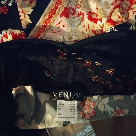 NWOT Venus women's floral top - Picture 7 of 7